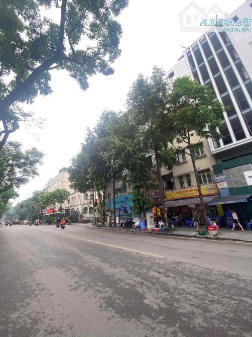 Bán toà khách sạn 2 mặt tiền Quang Trung Thợ Nhuộm phố lớn vỉ hè rộng đầy đủ pccc