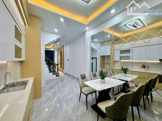 Duy nhất căn nhà đẹp full nội thất gara oto ngõ 29 Khương Hạ, 50m2. Giá 14.8 tỷ