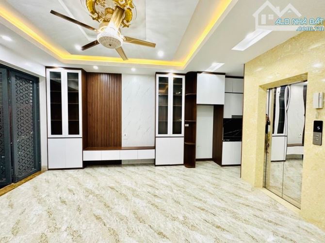 SIÊU PHẨM TỨ LIÊN TÂY HỒ 40m, 5T, thang máy, gần ô tô, chỉ 8.9 tỷ có TL