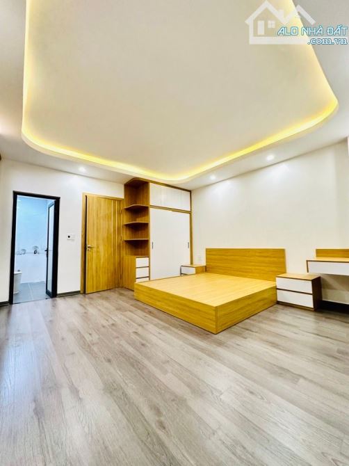 SIÊU PHẨM TỨ LIÊN TÂY HỒ 40m, 5T, thang máy, gần ô tô, chỉ 8.9 tỷ có TL