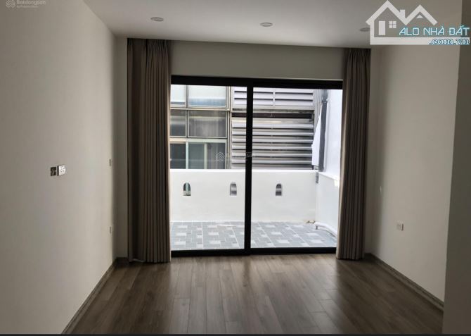 Hiếm! Chính chủ bán nhà Nghi Tàm 35m x 4T phân lô 10m ô tô tránh full nội thất giá 10.9 tỷ