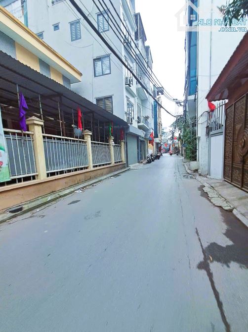 9,7 TỶ-MẶT PHỐ-SIÊU KINH DOANH-BỜ SÔNG SÉT-TRƯƠNG ĐỊNH-35M2-4 NGỦ