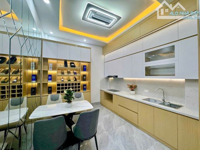 Duy nhất căn nhà đẹp full nội thất gara oto ngõ 29 Khương Hạ, 50m2. Giá 14.8 tỷ