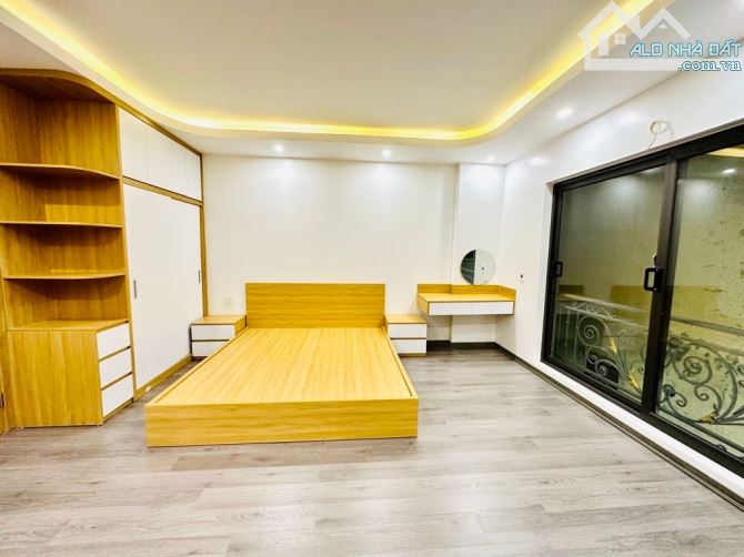 SIÊU PHẨM TỨ LIÊN TÂY HỒ 40m, 5T, thang máy, gần ô tô, chỉ 8.9 tỷ có TL