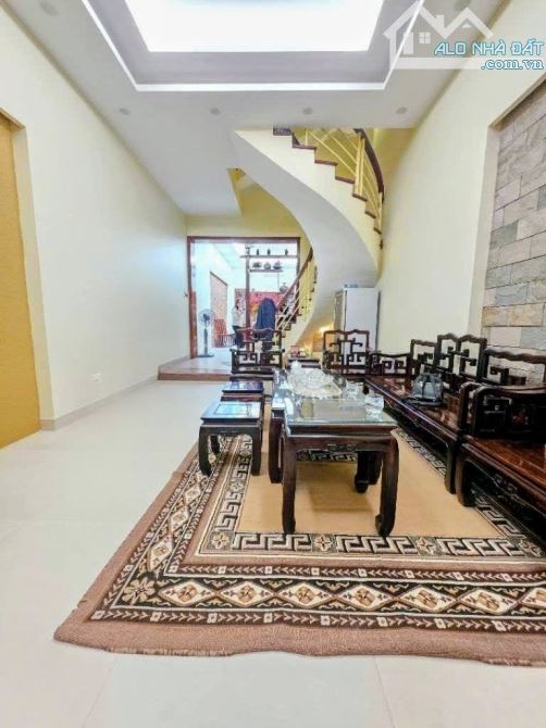 68M PHÂN LÔ CỰC VIP NGHĨA ĐÔ, HOÀNG QUỐC VIỆT, 3 Ô TÔ TRÁNH, VỈA HÈ RỘNG - 36.6 TỶ