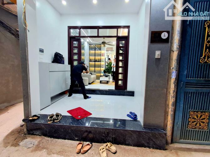 9,1 TỶ- 40M2-4 TẦNG LÔ GÓC-5 PHÒNG-FULL NỘI THẤT-HỒNG MAI-BẠCH MAI