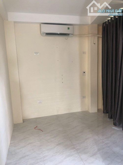 Cho thuê nhà 3 tầng,ô tô đỗ cửa thoải mái, giá chỉ 4,5tr ngõ 115 Định Công, Hoàng Mai,HN