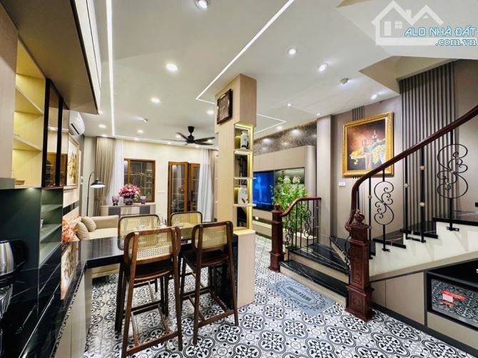 Nhà HỒ BA MẪU, trung tâm Đống Đa - 50m2 x 5T - 20m ra Ô TÔ TRÁNH - Sổ Vuông Đẹp Long Lanh.