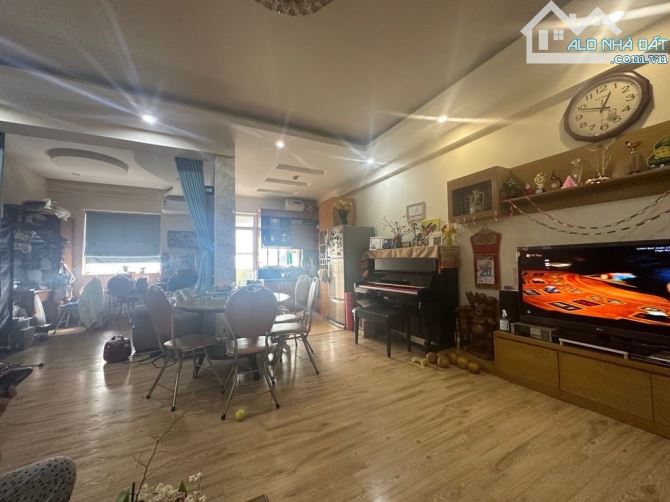 BÁN CĂN HỘ CHUNG CƯ CAO CẤP - MẶT PHỐ 18 TAM TRINH DT 110M2- 3 PHÒNG NGỦ - LÔ GÓC - 2 LÔ G