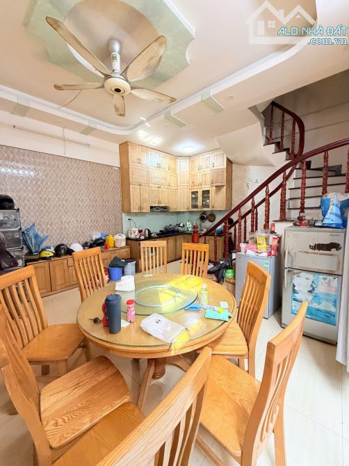 NHÀ GẦN HỒ ĐỀN LỪ– Ở SƯỚNG MÁT QUANH NĂM, Ô TÔ ĐỖ CỔNG – LÔ GÓC HIẾM 7 TỶ