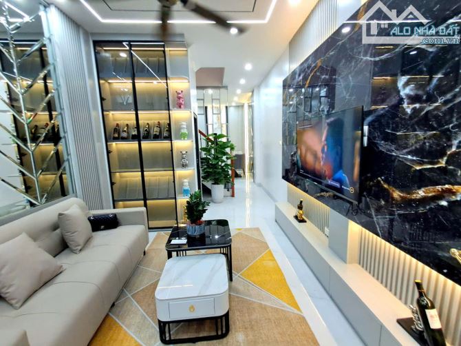 9,1 TỶ- 40M2-4 TẦNG LÔ GÓC-5 PHÒNG-FULL NỘI THẤT-HỒNG MAI-BẠCH MAI