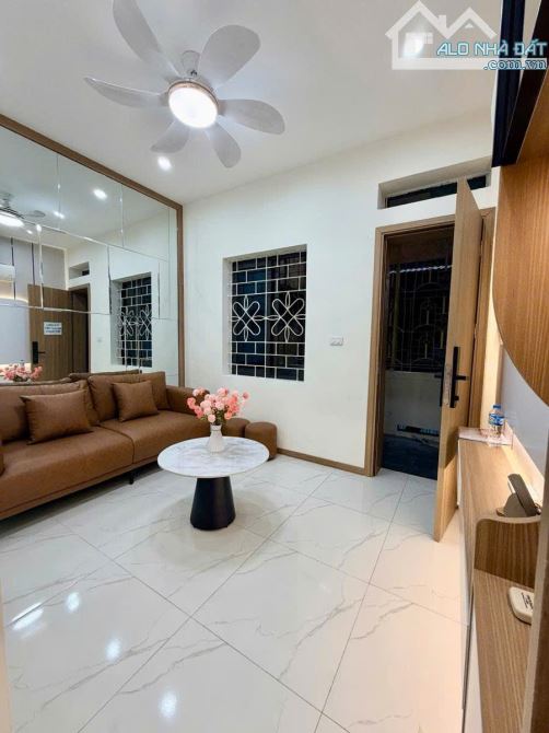 Nhỉnh 3,7 tỷ tập thể Vọng Hà, Hoàn Kiếm, Tầng 2, ô tô , 60m2 2pn nhà đẹp