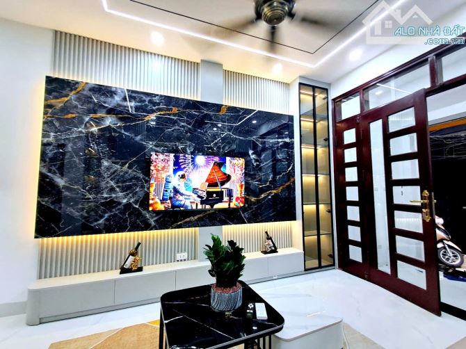 9,1 TỶ- 40M2-4 TẦNG LÔ GÓC-5 PHÒNG-FULL NỘI THẤT-HỒNG MAI-BẠCH MAI