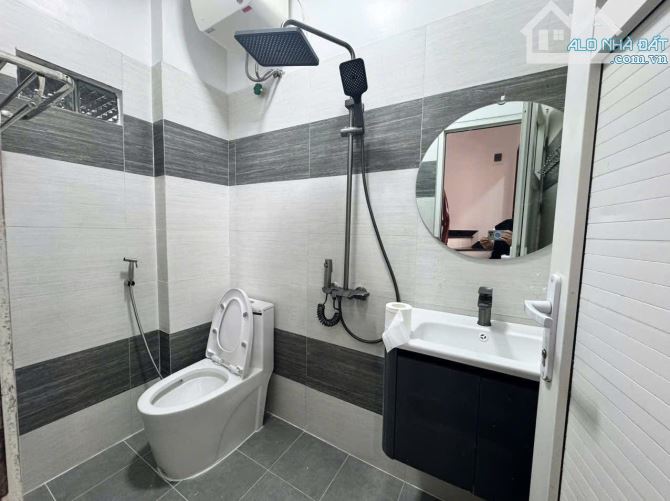 CHỈ 8,4 TỶ – NHÀ 5 TẦNG BẰNG LIỆT, 35M² – Ô TÔ CÁCH 50M – Ở NGAY ĐÓN TẾT