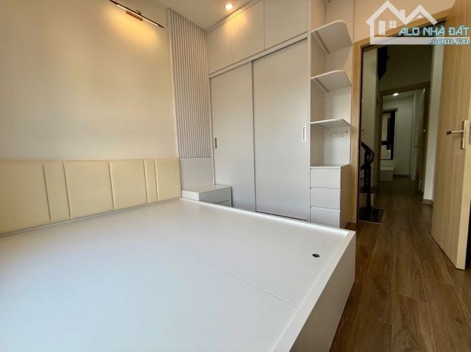 BÁN NHÀ PHỐ THÁI HÀ 30M2 PHÂN LÔ - Ô TÔ CHẠY VÒNG QUANH - Ô TÔ ĐỖ SÁT CỬA - VIEW BỂ BƠI