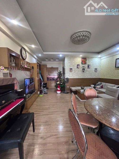 BÁN CĂN HỘ CHUNG CƯ CAO CẤP - MẶT PHỐ 18 TAM TRINH DT 110M2- 3 PHÒNG NGỦ - LÔ GÓC - 2 LÔ G