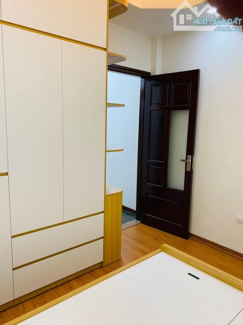 Nhà đẹp Ngõ 198 Kim Giang 30m ra Phố ngõ thoáng ba mặt góc, dân xây 38m2 sốt giá 10.6 tỷ