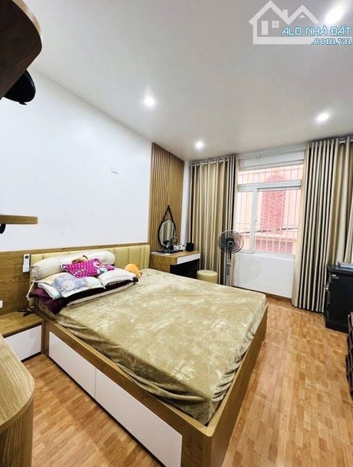 Hàng xóm Trương Định-oto đỗ cổng,nở hậu-42m-Hơn 8 tỷ