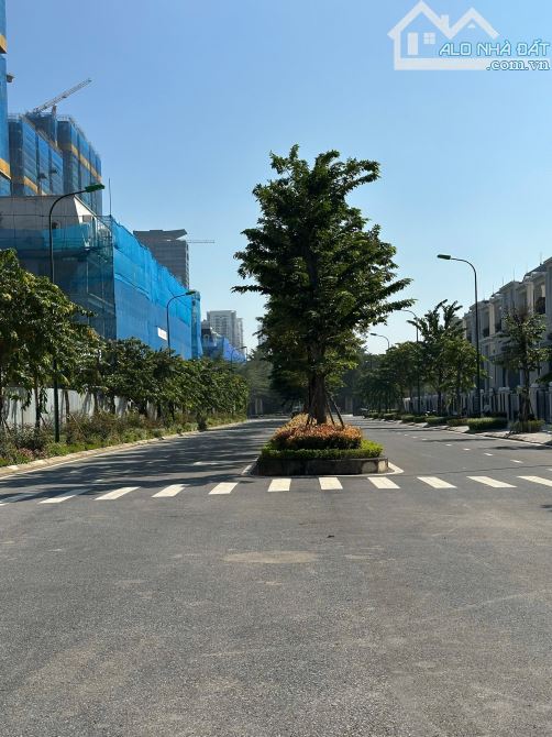 TÔI CÓ SUẤT NGOẠI 230M2 KHU P CIPUTRA