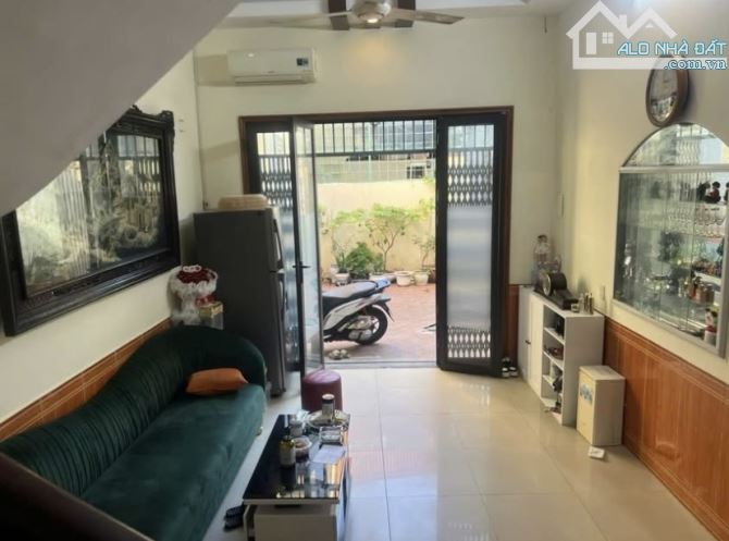 Bán nhà Lương Thế Vinh, gần trường ĐH Hà Nội, 2 thoáng, full nội thất, 37m2, giá 7,8 tỷ