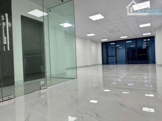 Toà Văn Phòng Nguyễn Xiển, 200m, 10 tầng, dòng tiền 4 tỷ/năm, ô tô tránh, giá chỉ 55 tỷ