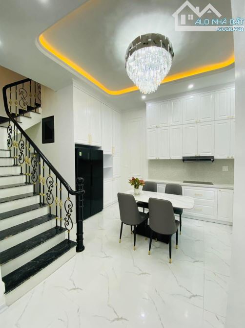 Hot! Bán Nhà Võng Thị Tây Hồ-Lô Góc-3 Thoáng- Gần Phố-70M2 -4 Tầng- Mt 9.8m - 14 Tỷ Hơn