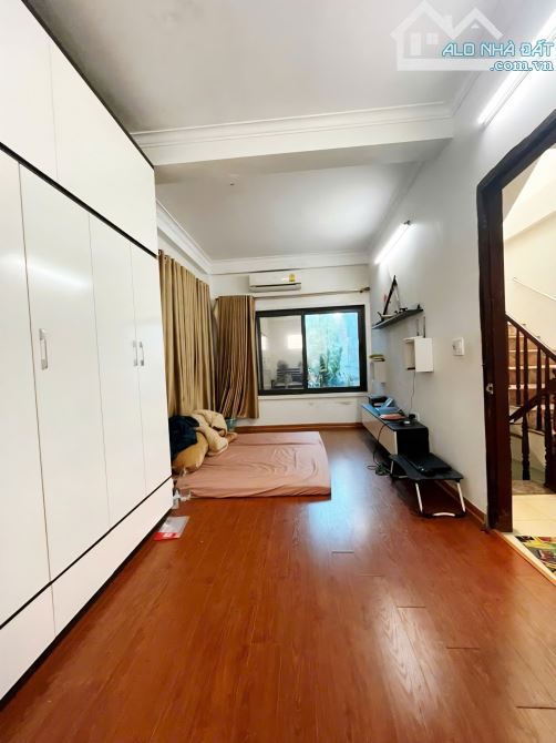 Bán nhà Hoàng Hoa Thám lô góc 50m gần phố, phân khúc hiếm trung tâm Ba Đình