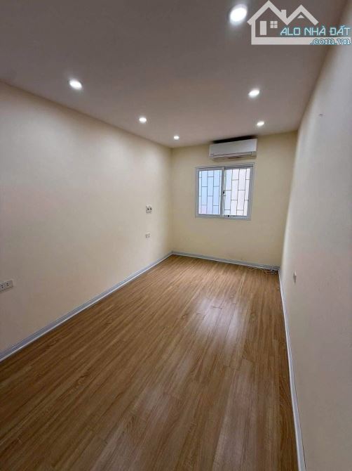 Bán nhà ngõ Tô Tiền, Khâm Thiên : dt sổ 20m, 4tầng, mt 3m, giá 4.85 tỷ, sổ riêng.