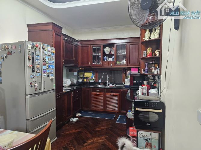 Bán nhà riêng mặt ngõ kinh doanh phố Trần Quốc Hoàn, 50m² x 5 tầng, nhỉnh 20 tỷ,MT 4,8M.