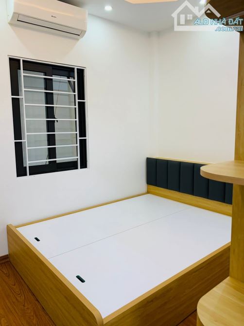 Nhà đẹp Ngõ 198 Kim Giang 30m ra Phố ngõ thoáng ba mặt góc, dân xây 38m2 sốt giá 10.6 tỷ