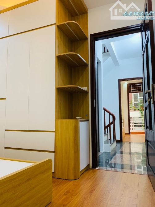 Nhà đẹp Ngõ 198 Kim Giang 30m ra Phố ngõ thoáng ba mặt góc, dân xây 38m2 sốt giá 10.6 tỷ