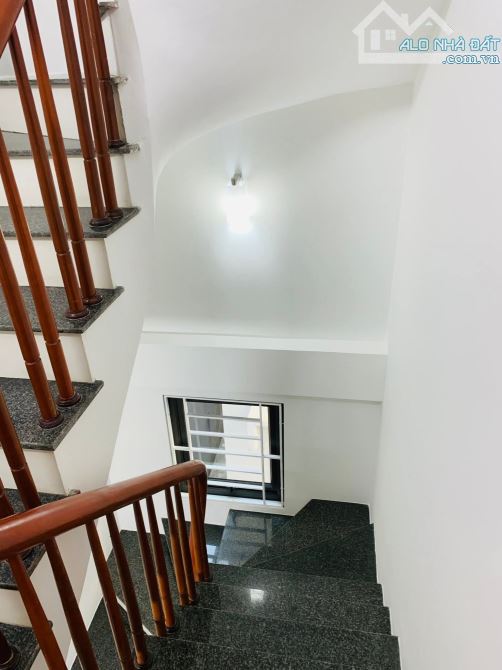 Nhà đẹp Ngõ 198 Kim Giang 30m ra Phố ngõ thoáng ba mặt góc, dân xây 38m2 sốt giá 10.6 tỷ