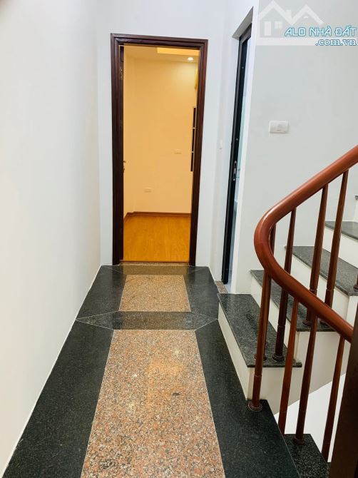 Nhà đẹp Ngõ 198 Kim Giang 30m ra Phố ngõ thoáng ba mặt góc, dân xây 38m2 sốt giá 10.6 tỷ