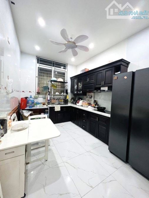 Hàng xóm Trương Định-oto đỗ cổng,nở hậu-42m-Hơn 8 tỷ