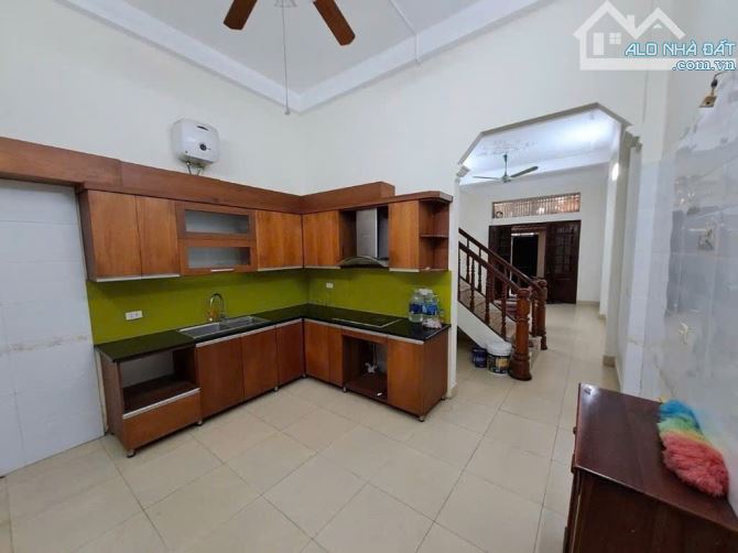 54m2 * 4 Tầng, 2 thoáng, Nhà mặt ngõ, ba gác tránh, sổ đẹp sang tên nhanh, giá 14,5 tỷ