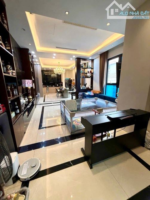 Hàng kín - 6 tầng thang máy - 5m mặt tiền - trung tâm Thái Hà