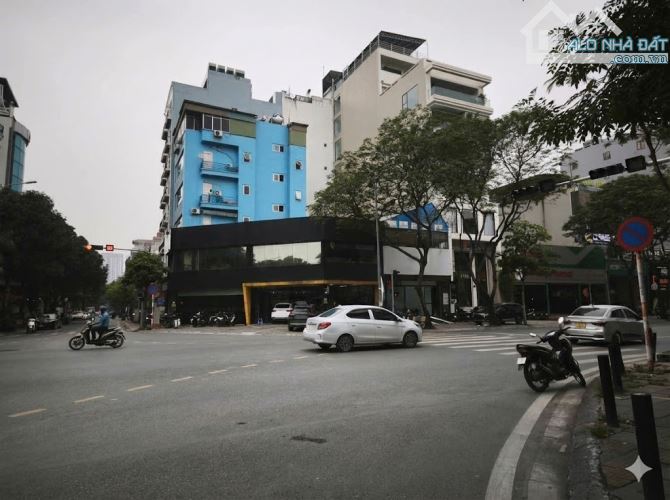 Bán nhà vị trí VÀNG, 2 mặt phố lớn TT Q Cầu Giấy, 200 m2, mt 30 - siêu VIP