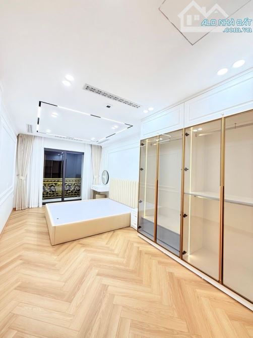 PHÂN LÔ HAI BÀ TRƯNG - GARA - Ô TÔ DỪNG ĐỖ 24/24 - 6 TẦNG - THANG MÁY - 50m2 - NHỈNH 15 TỶ