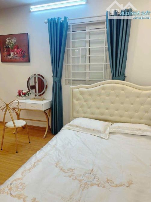 Chính chủ cần bán CCMN 8 Tầng thang máy, 17p full đồ, DT110tr/1t - Cách phố 30m - G25 tỷ