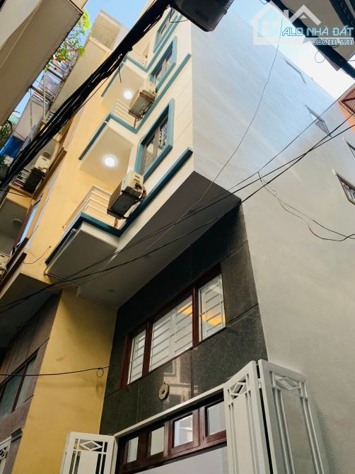 Nhà đẹp Ngõ 198 Kim Giang 30m ra Phố ngõ thoáng ba mặt góc, dân xây 38m2 sốt giá 10.6 tỷ