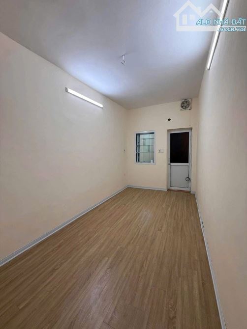 Bán nhà ngõ Tô Tiền, Khâm Thiên : dt sổ 20m, 4tầng, mt 3m, giá 4.85 tỷ, sổ riêng.