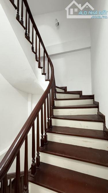 Bán nhà Định Công, Hoàng Mai 35m2, giá: 8.2 tỷ, 5 tầng, mt: 5m, sổ vuông đẹp, gần chợ