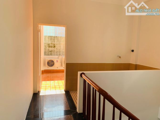 Nhà đẹp Ngõ 198 Kim Giang 30m ra Phố ngõ thoáng ba mặt góc, dân xây 38m2 sốt giá 10.6 tỷ