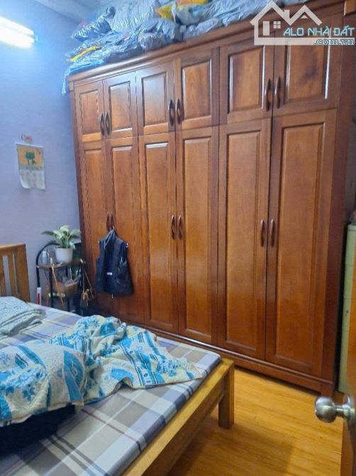 Bán nhà mặt ngõ, p Thái Thịnh, Đống Đa, Dt40m * 5T, dân xây, sổ chính chủ, Giá 11.3 tỷ