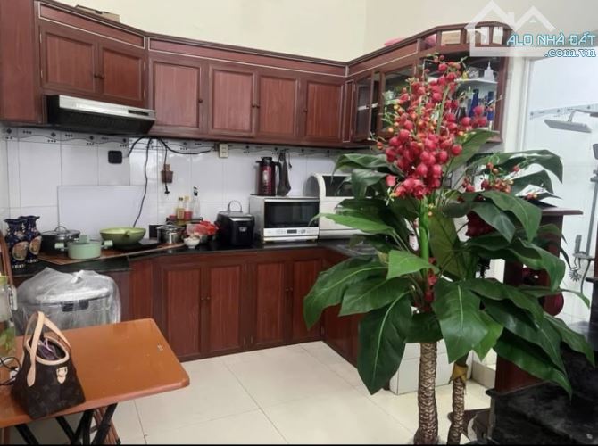 Bán nhà Lương Thế Vinh, gần trường ĐH Hà Nội, 2 thoáng, full nội thất, 37m2, giá 7,8 tỷ