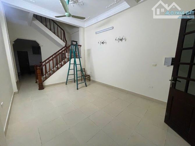 54m2 * 4 Tầng, 2 thoáng, Nhà mặt ngõ, ba gác tránh, sổ đẹp sang tên nhanh, giá 14,5 tỷ