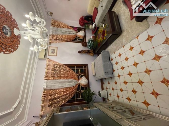 Ô TÔ LÙI CỬA - CÁCH MẶT PHỐ DỊCH VỌNG HẬU 100M - NHÀ CỰC ĐẸP