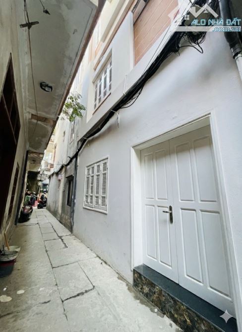 Nhà Hoàng Mai 51m² – Ngõ 3m Thông – Ô Chờ Thang Máy – Nhà Mới, Sổ Đỏ Chính Chủ – 10.8 Tỷ