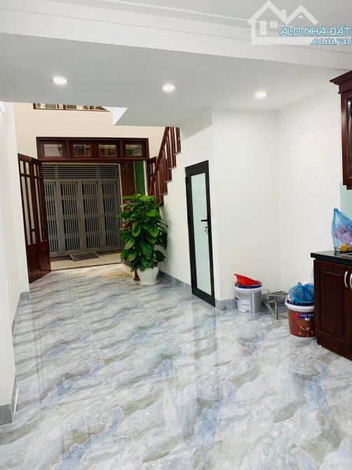 Nhà đẹp Ngõ 198 Kim Giang 30m ra Phố ngõ thoáng ba mặt góc, dân xây 38m2 sốt giá 10.6 tỷ