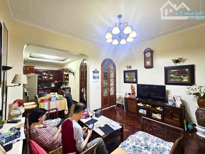 BÁN NHÀ TT CẦU GIẤY KHU PHÂN LÔ DT 50 M 5 TẦNG CHỈ 20 TỶ OTO ĐỖ CỬA SỔ VUÔNG ĐẸP KD ĐC